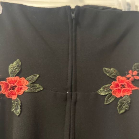 B Darlin Juniors Black Red Floral Strapless
Embroidered Dress Size 3/4 - Picture 6 of 10
